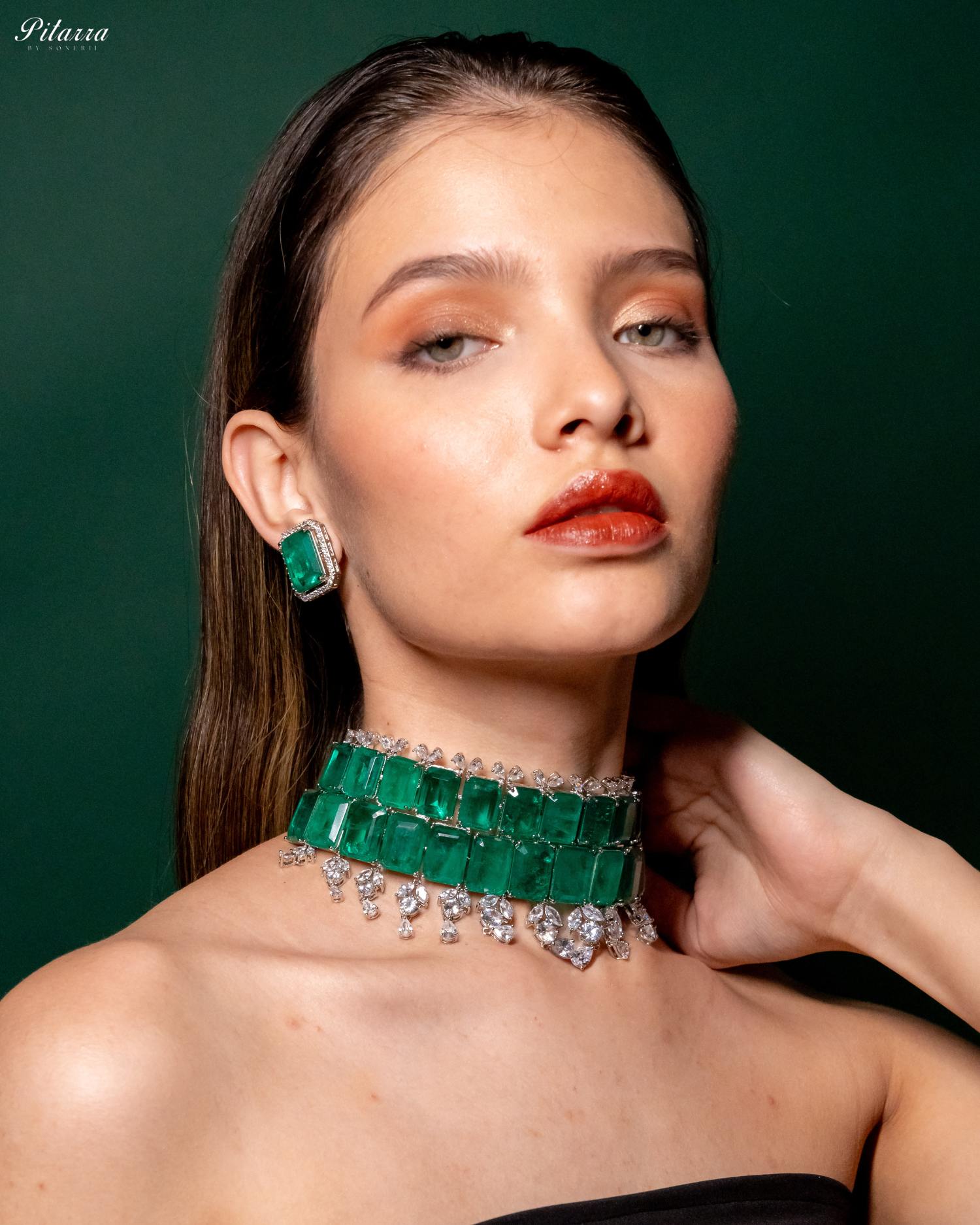 Semiprecious Green Doublet Choker Set_Side Pose