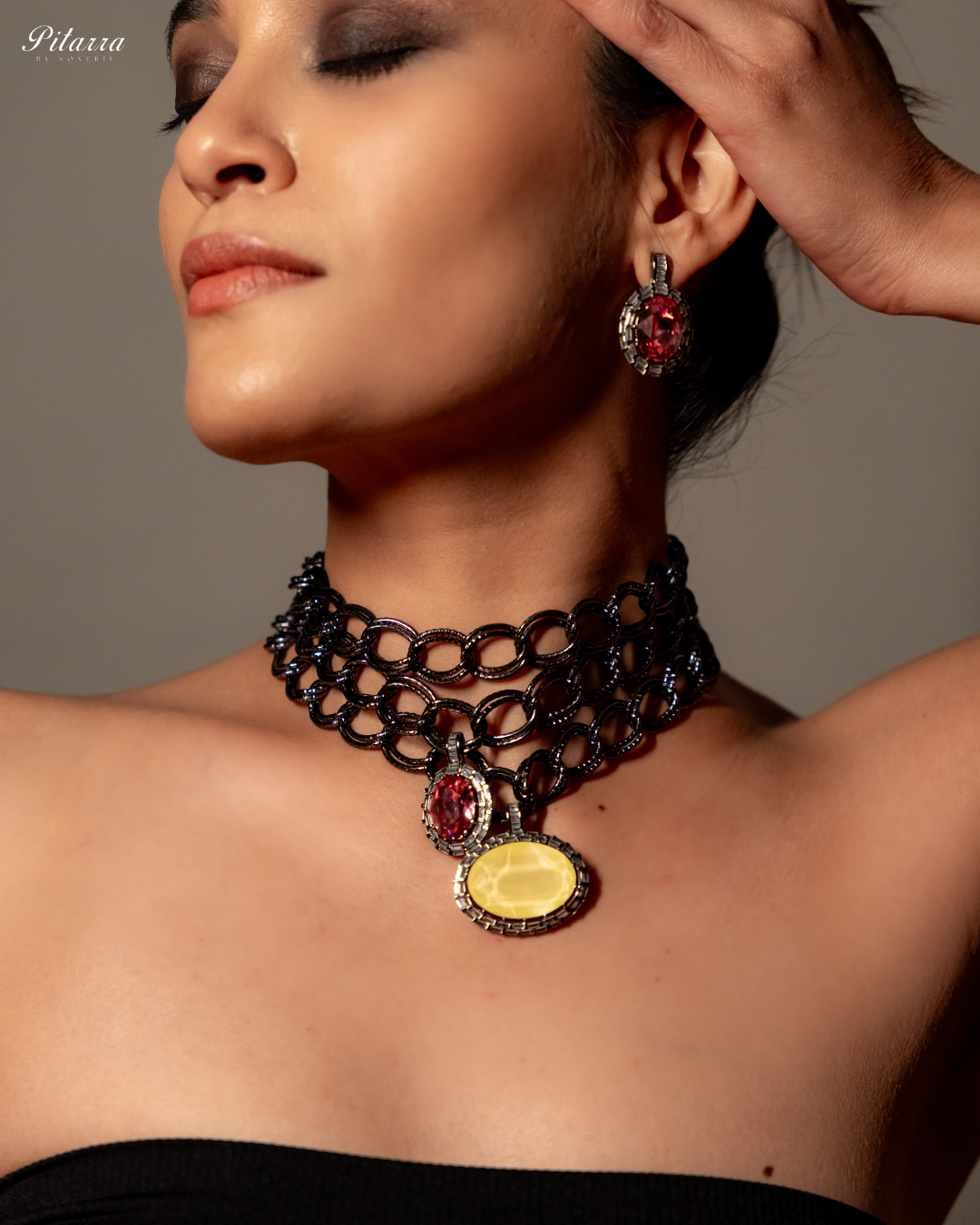 Yellow_Statement_Pendant_Chain_Choker_Side Image