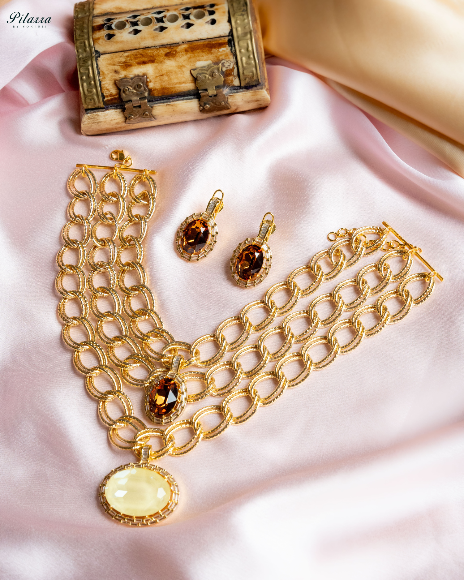 Yellow Statement Pendant Golden Chain Choker_Front Image