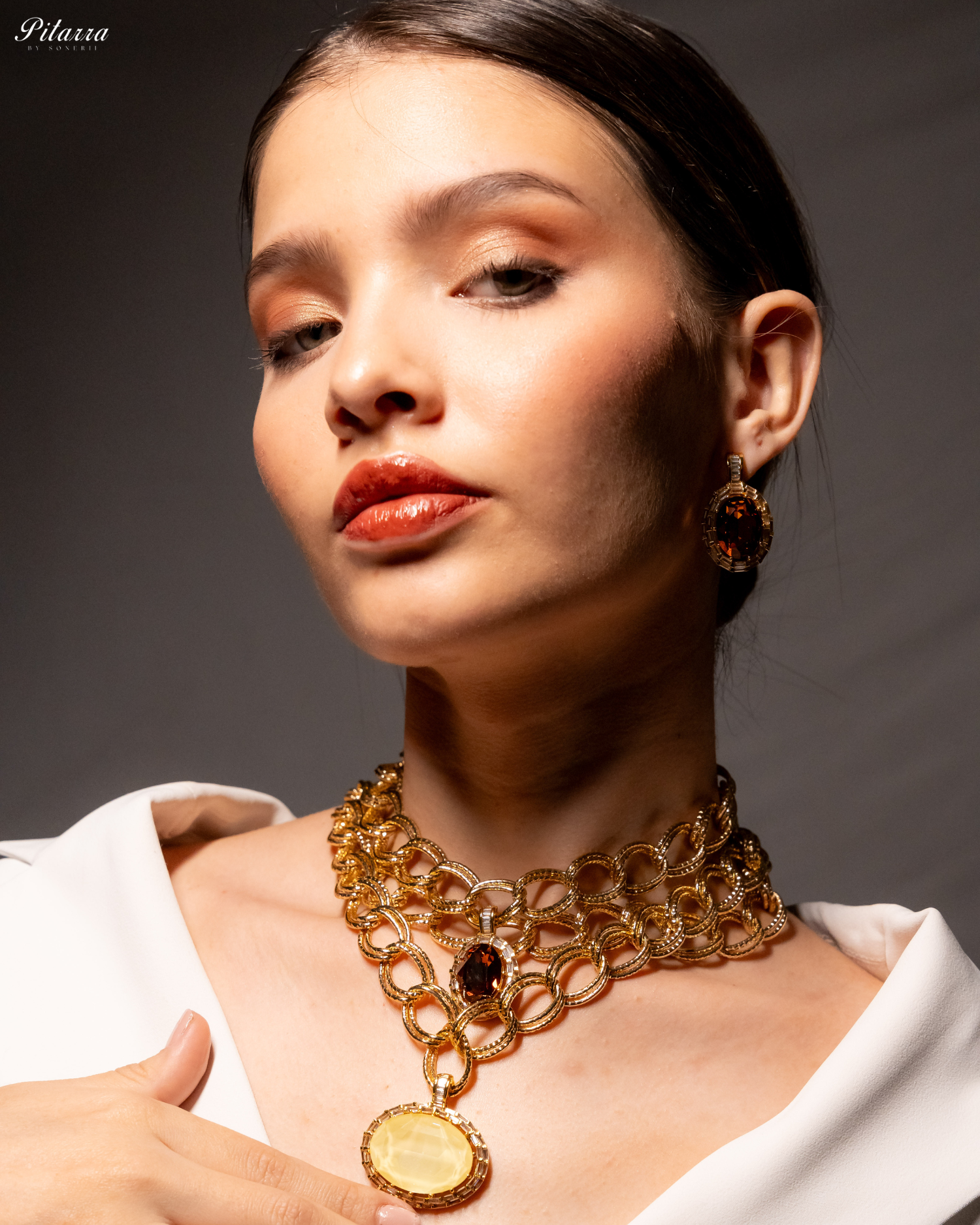 Yellow Statement Pendant Golden Chain Choker_Side Necklace