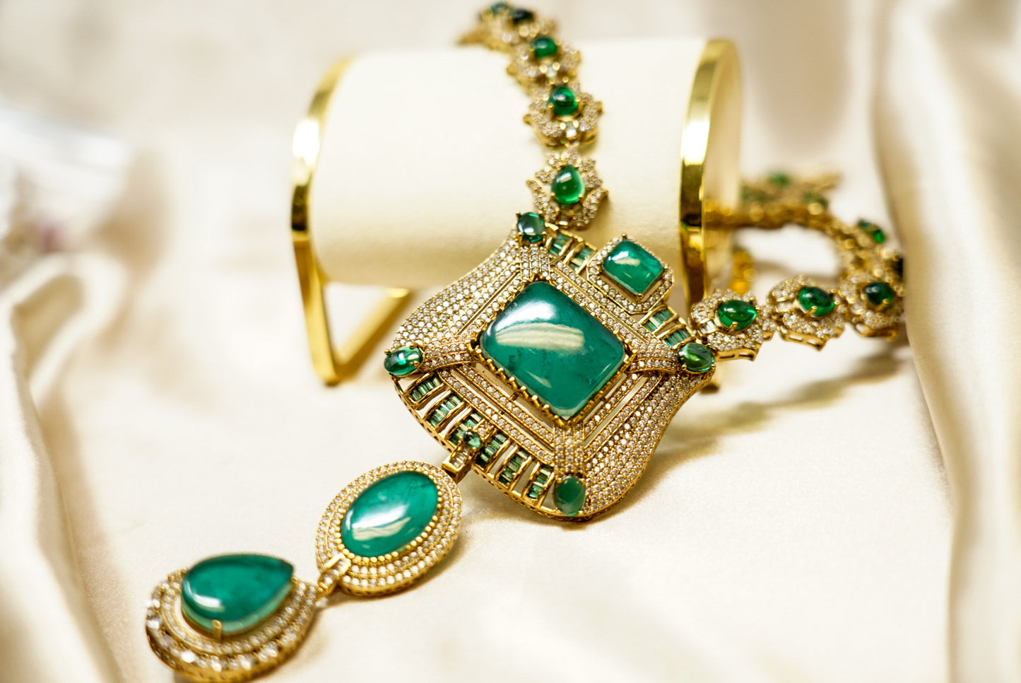 Gold-Plated Green Kundan-Studded Necklace
